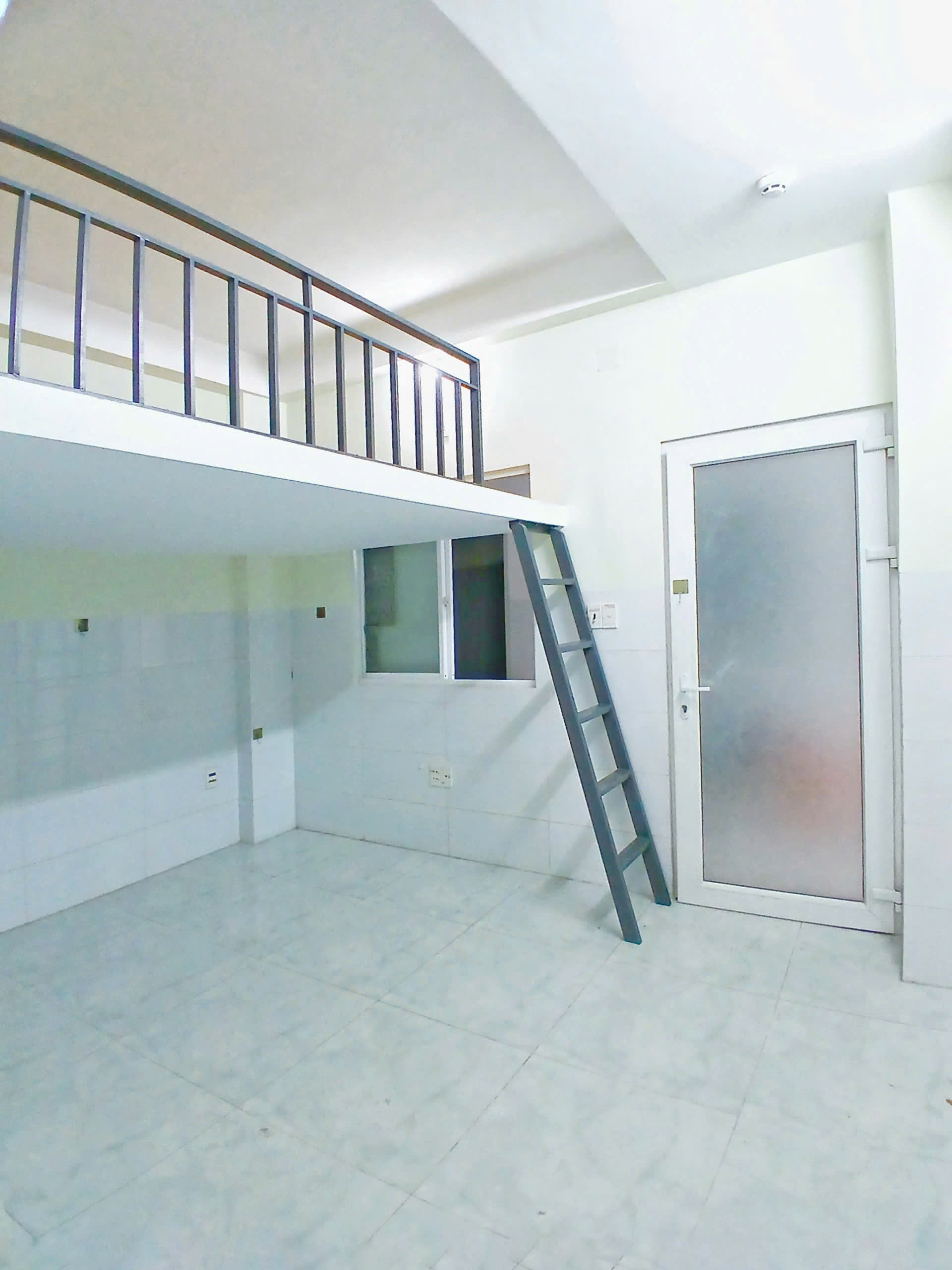DUPLEX FULLY FURNISHED
