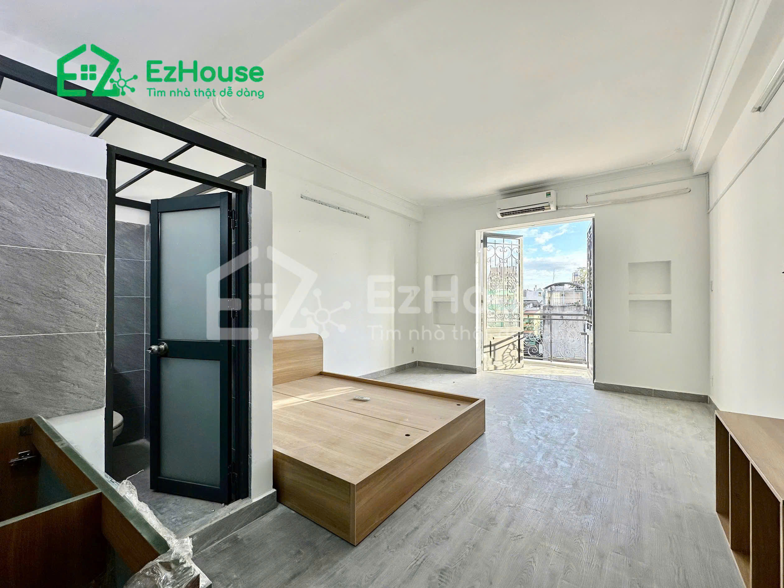 STUDIO BANCOL GIỮA HUIT VÀ VHU