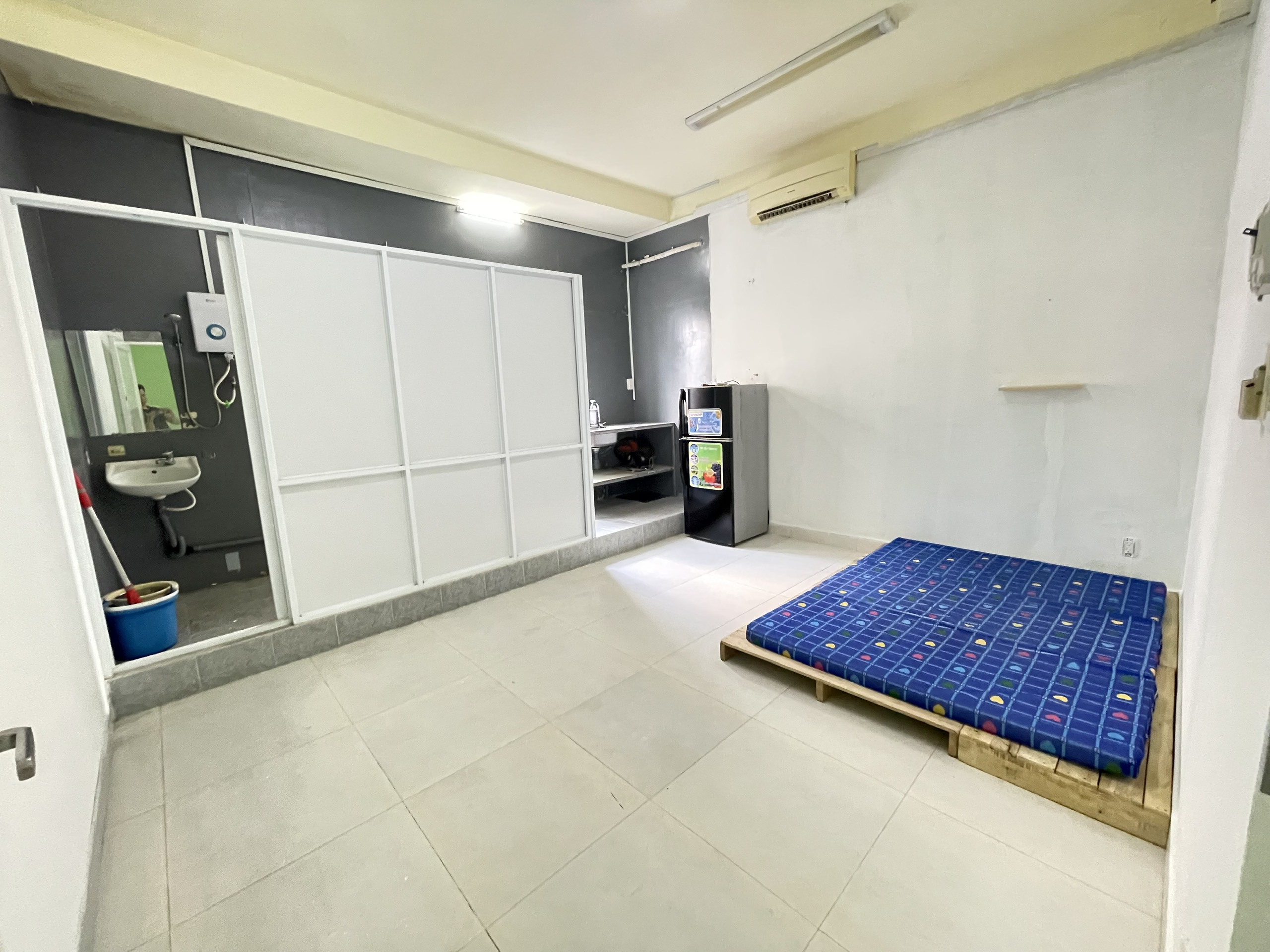 PHÒNG KHÔNG GÁC CỬA SỔ TRỜI KẾ HUIT 