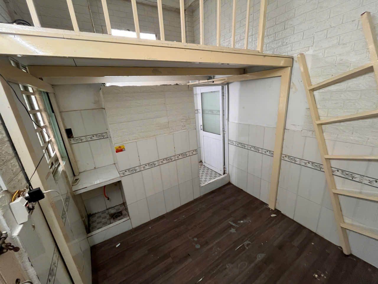 PHÒNG MEZZANINE CƠ BẢN NGAY HUIT 