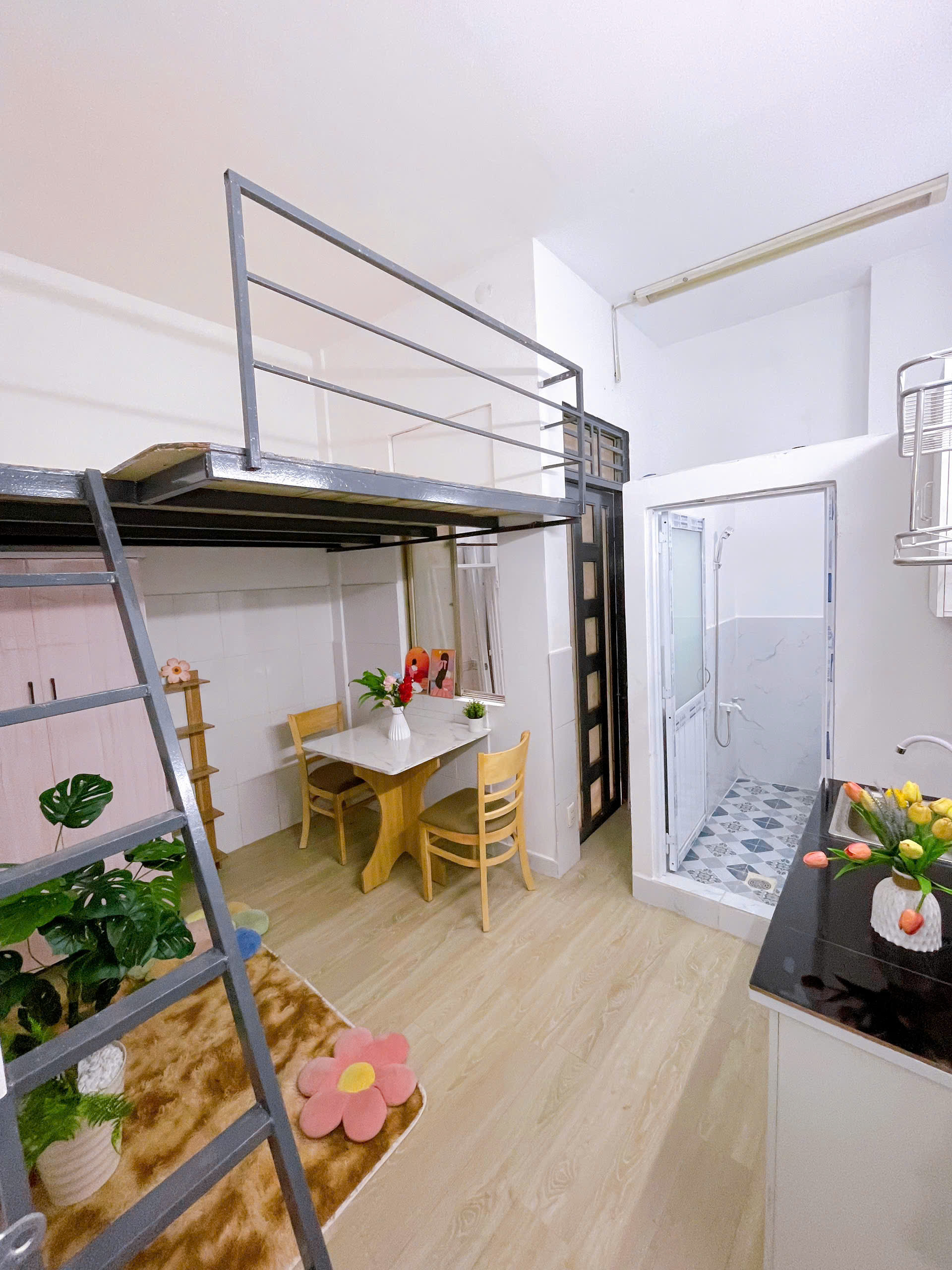 PHÒNG GÁC CỬA SỔ TRỜI NGAY VHU