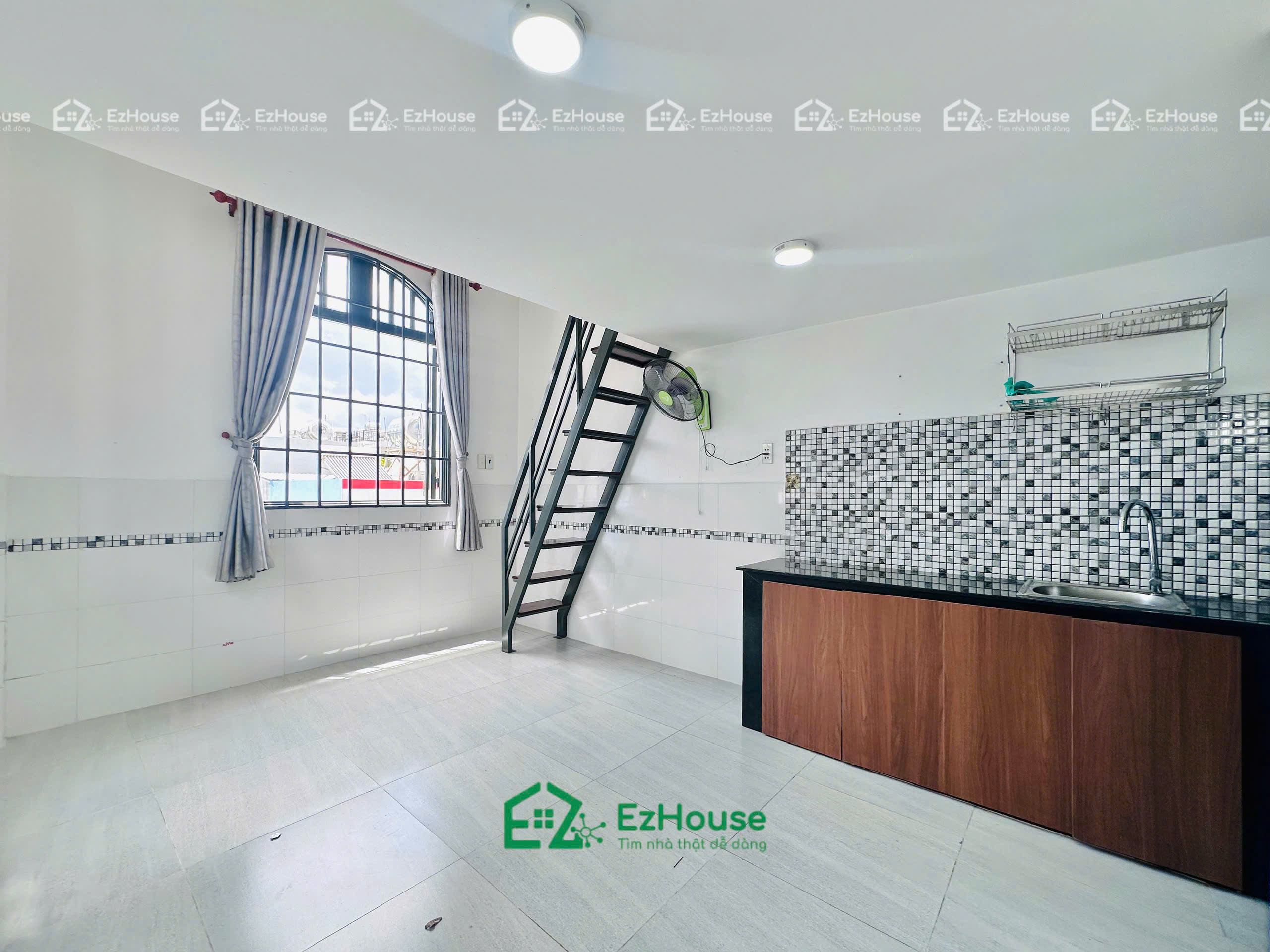 DUPLEX CƯA SỔ TRỜI GẦN VHU