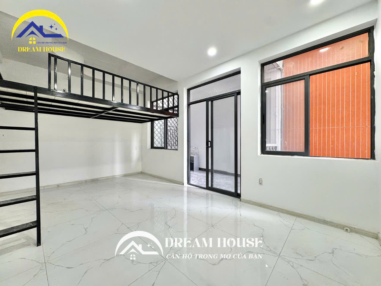 DUPLEX BALCONY NEAR HUIT